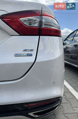 Седан Ford Fusion 2015 в 