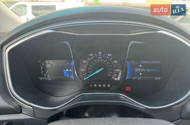 Седан Ford Fusion 2015 в 
