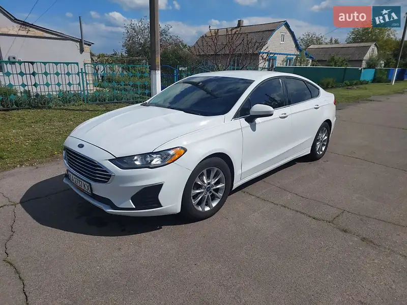 Седан Ford Fusion 2019 в 
