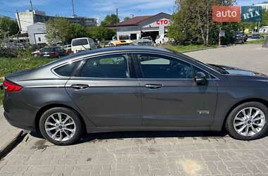 Седан Ford Fusion 2017 в 