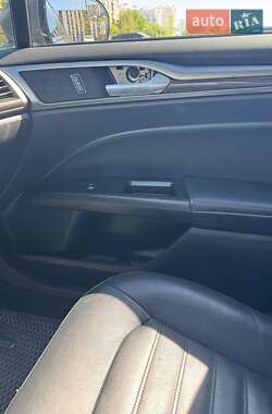 Седан Ford Fusion 2017 в 