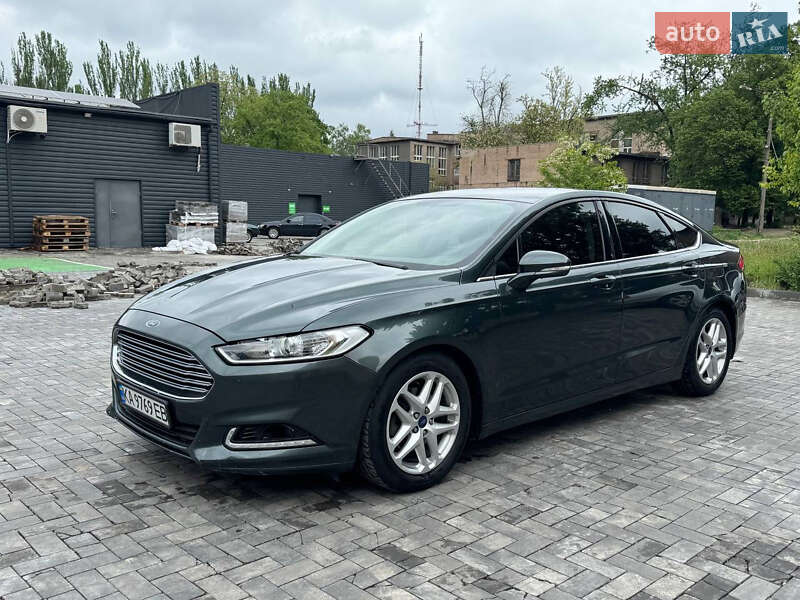 Седан Ford Fusion 2015 в 