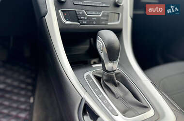 Седан Ford Fusion 2015 в 