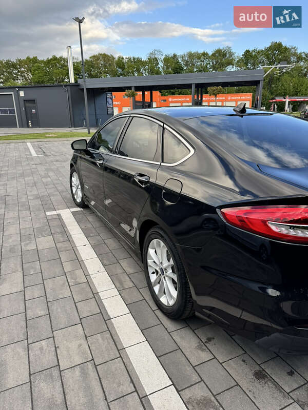 Седан Ford Fusion 2018 в Луцке