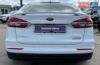 Седан Ford Fusion 2019 в 