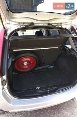 Хэтчбек Ford Fusion 2011 в 