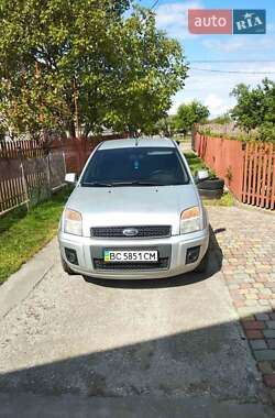 Хэтчбек Ford Fusion 2011 в 