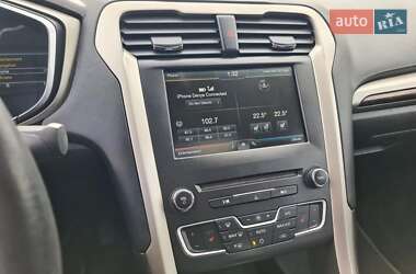 Седан Ford Fusion 2015 в 