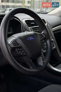 Седан Ford Fusion 2017 в 