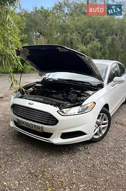 Седан Ford Fusion 2015 в 