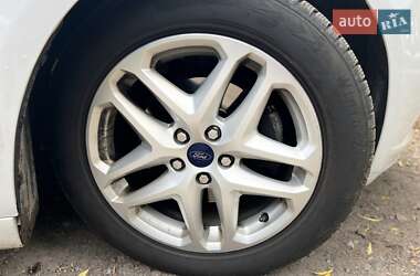 Седан Ford Fusion 2015 в 