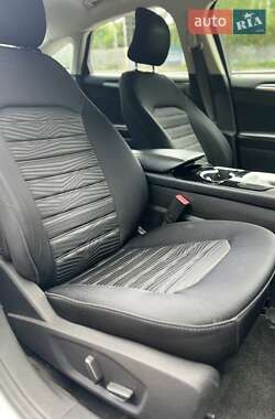 Седан Ford Fusion 2015 в 