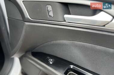 Седан Ford Fusion 2015 в 