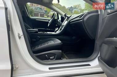 Седан Ford Fusion 2015 в 