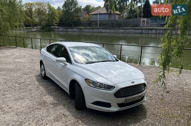 Седан Ford Fusion 2015 в 