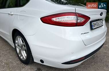 Седан Ford Fusion 2015 в 