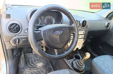 Хэтчбек Ford Fusion 2005 в 