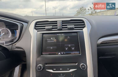 Седан Ford Fusion 2013 в 