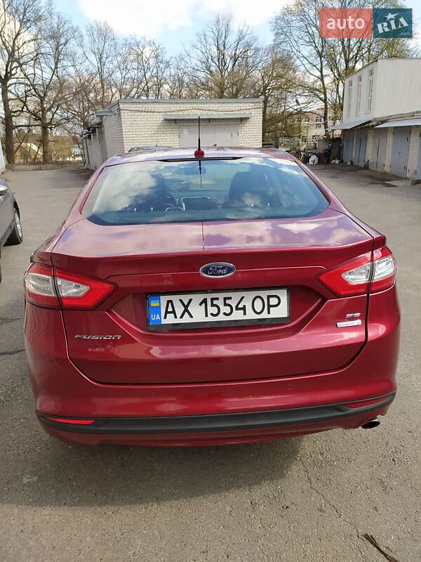 Седан Ford Fusion 2016 в 