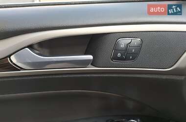 Седан Ford Fusion 2016 в 