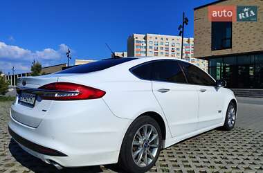 Седан Ford Fusion 2017 в 
