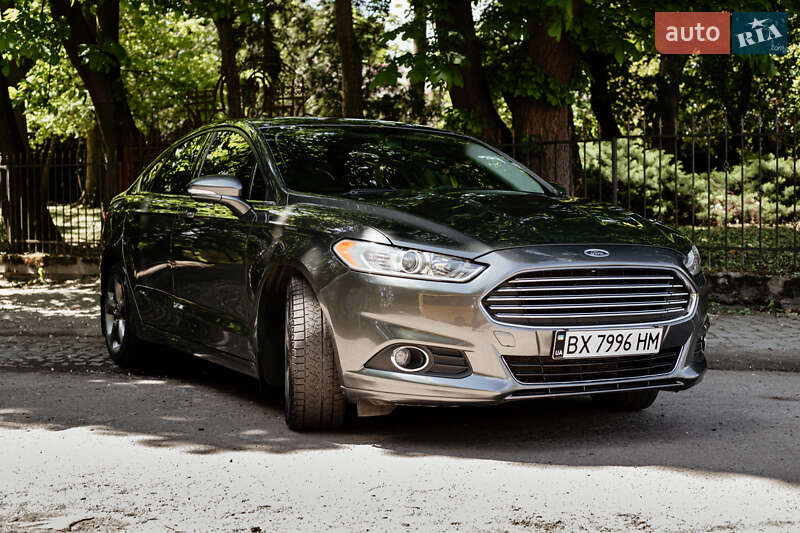 Седан Ford Fusion 2016 в Остроге