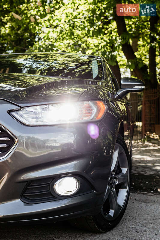 Седан Ford Fusion 2016 в Остроге