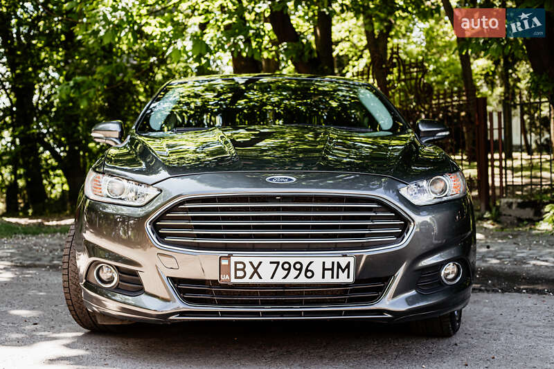 Седан Ford Fusion 2016 в Остроге
