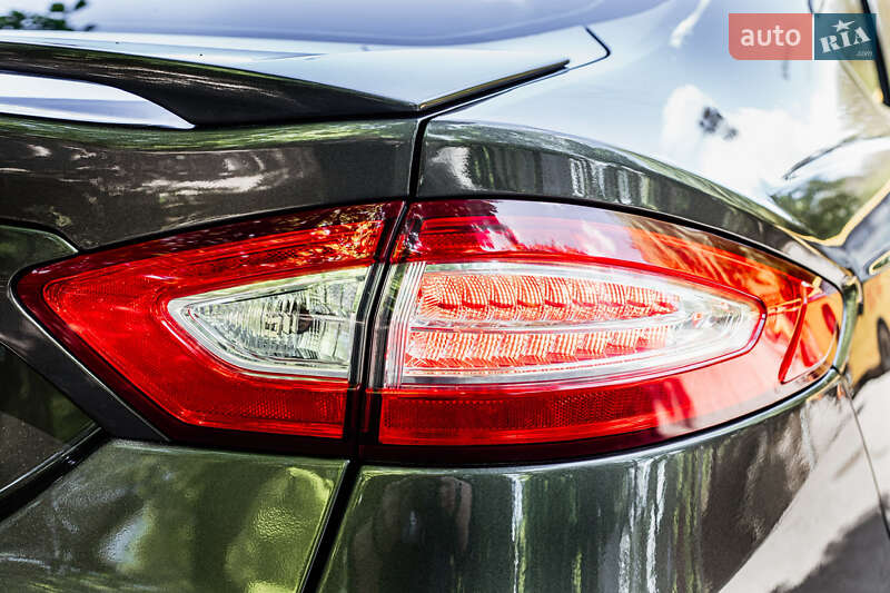 Седан Ford Fusion 2016 в Остроге