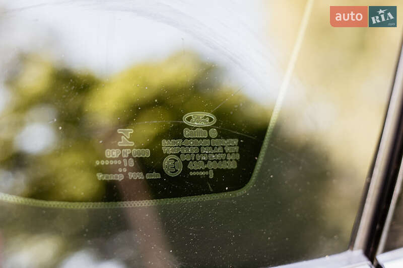 Седан Ford Fusion 2016 в Остроге