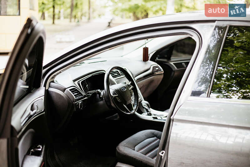 Седан Ford Fusion 2016 в Остроге