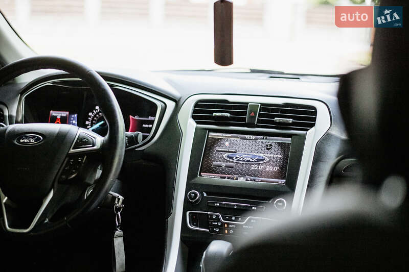 Седан Ford Fusion 2016 в Остроге