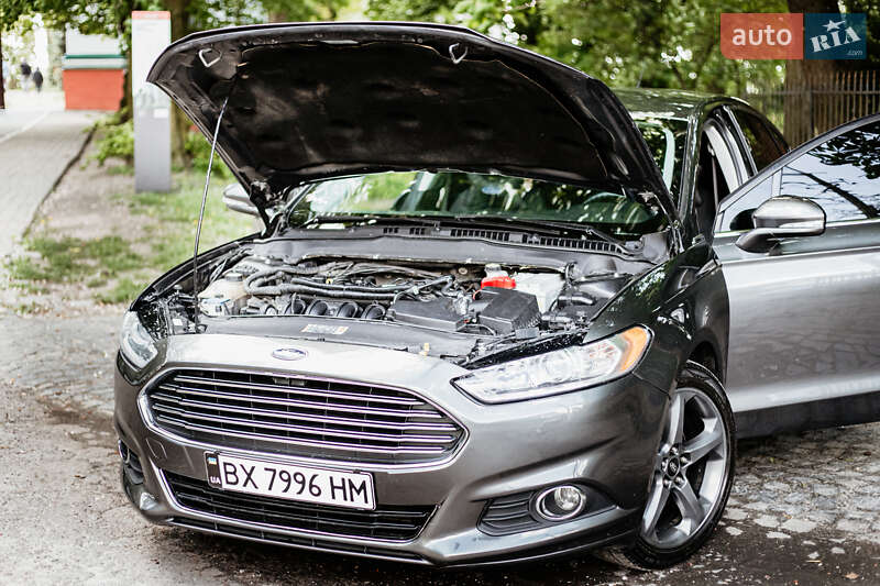 Седан Ford Fusion 2016 в Остроге
