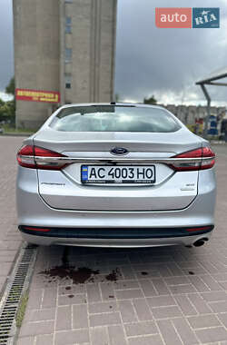 Седан Ford Fusion 2016 в 