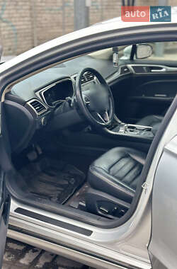 Седан Ford Fusion 2016 в 
