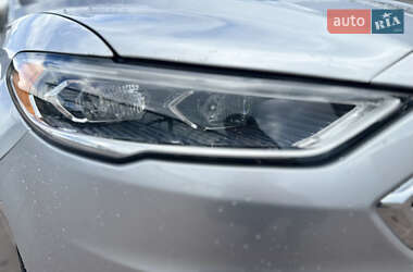 Седан Ford Fusion 2016 в 