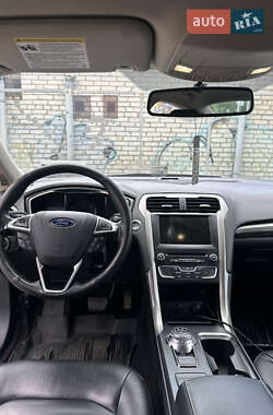 Седан Ford Fusion 2016 в 