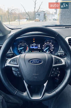 Седан Ford Fusion 2013 в 