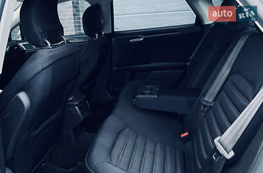 Седан Ford Fusion 2013 в 