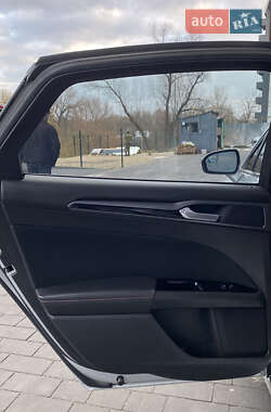 Седан Ford Fusion 2013 в 