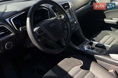 Седан Ford Fusion 2017 в 
