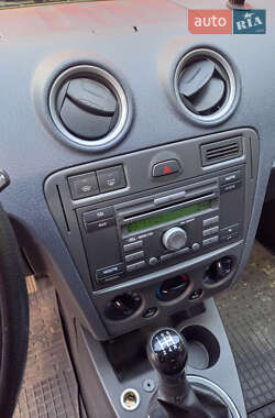 Хэтчбек Ford Fusion 2009 в 