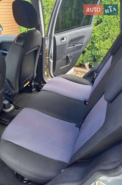 Хэтчбек Ford Fusion 2009 в 
