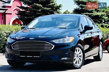 Седан Ford Fusion 2020 в 