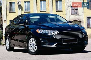 Седан Ford Fusion 2020 в 