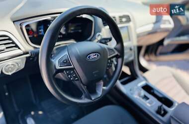 Седан Ford Fusion 2020 в 