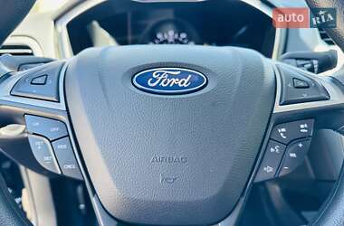 Седан Ford Fusion 2020 в 