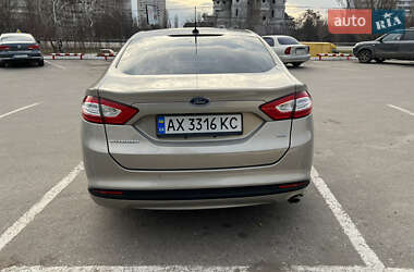 Седан Ford Fusion 2015 в 