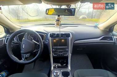 Седан Ford Fusion 2017 в 