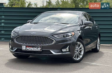 Седан Ford Fusion 2019 в 